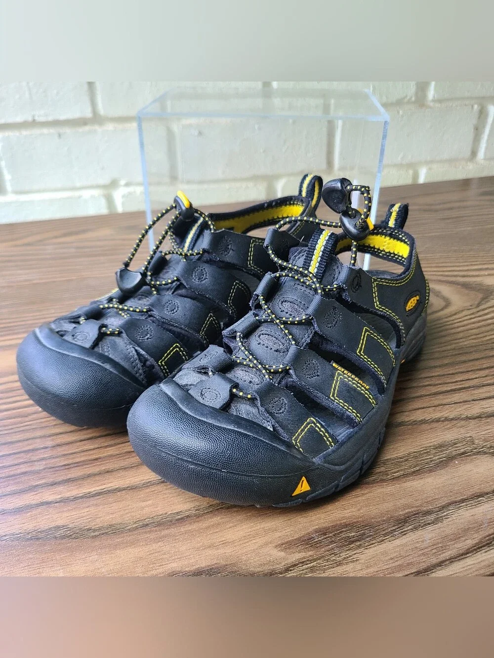 KEEN Newport H2 Water Sport Sandals Kids Size 4 Black Hiking Shoes Waterproof
